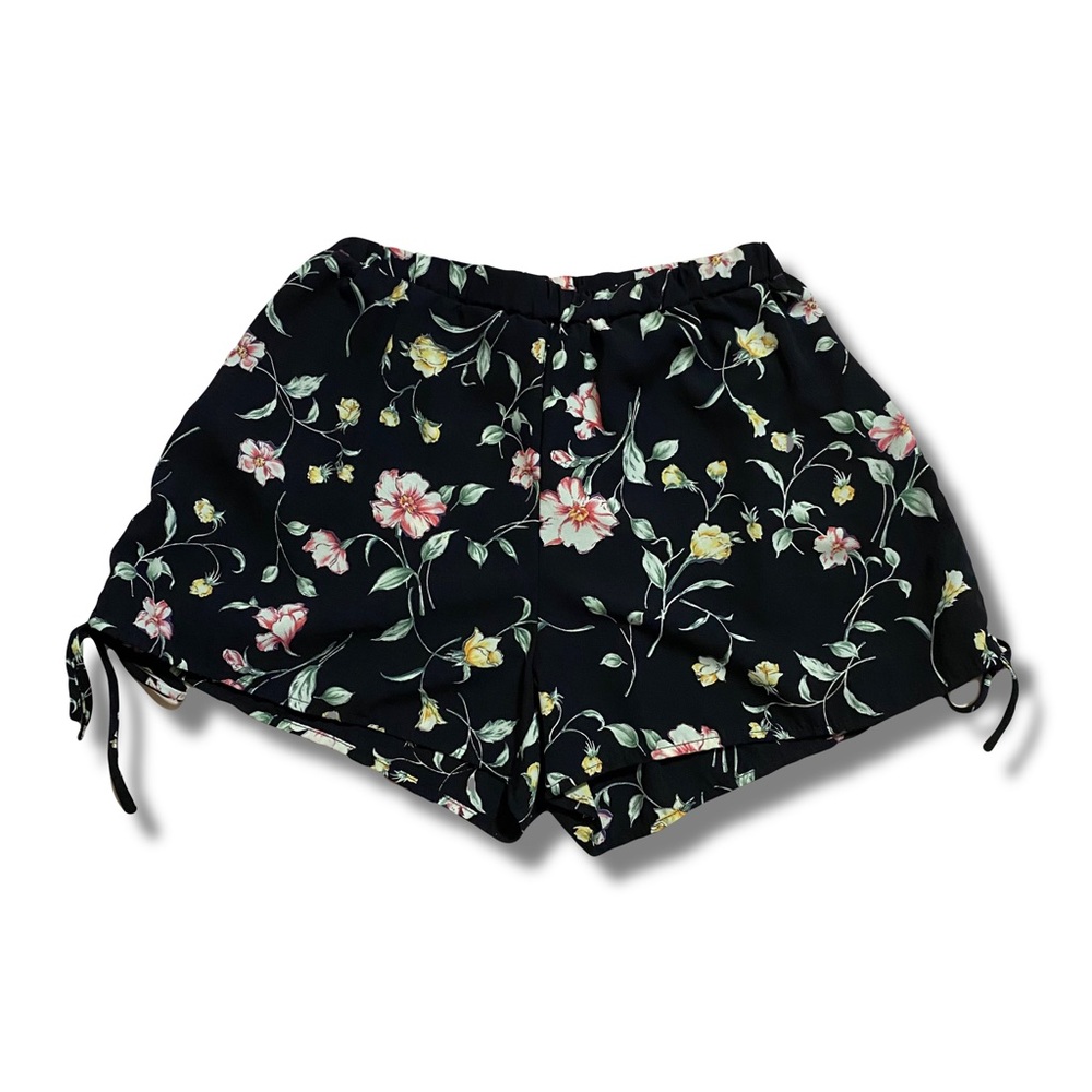 Fashion nova floral shorts